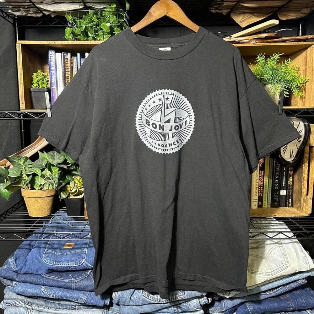 Vintage Y2K Bon Jovi World Tour Tee Black and Gray Rock Band Concert Shirt XL